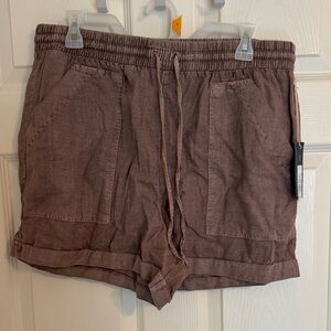 Universal Thread Large Linen Shorts Brown color